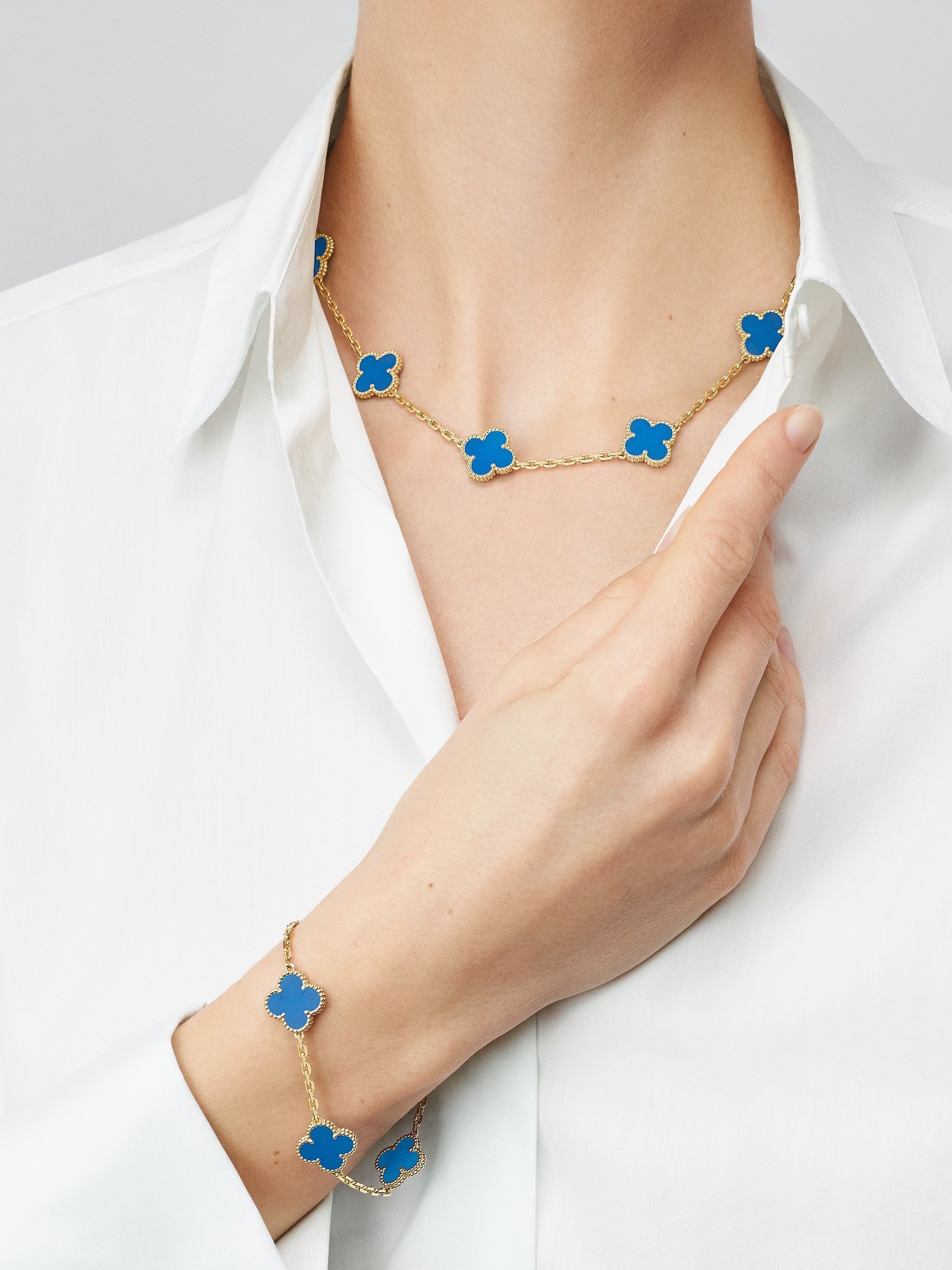 CLOVER-CHAIN 10 MOTIFS - BLUE